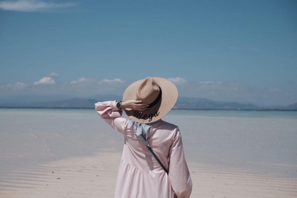 Detail Foto Wanita Di Pantai Nomer 9