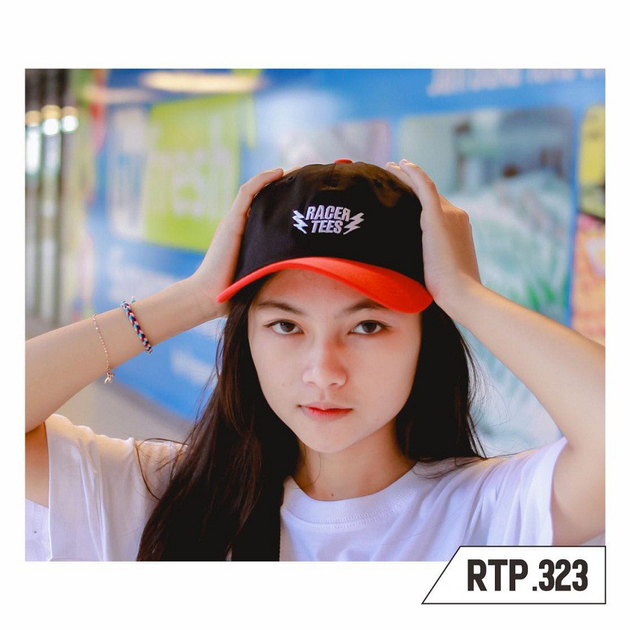 Detail Foto Wanita Keren Pakai Topi Nomer 8