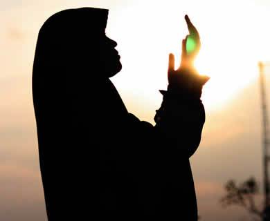 Detail Foto Wanita Muslimah Berdoa Nomer 20