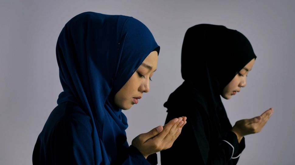 Detail Foto Wanita Muslimah Berdoa Nomer 26