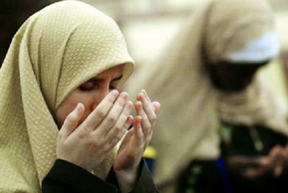 Download Foto Wanita Muslimah Berdoa Nomer 39