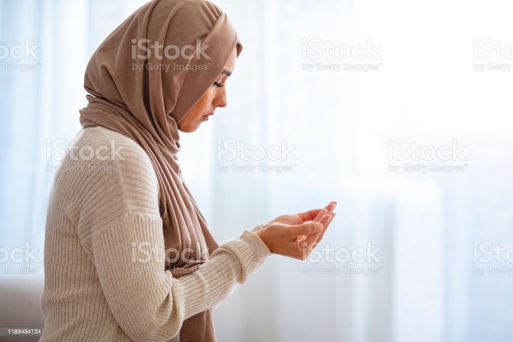 Download Foto Wanita Muslimah Berdoa Nomer 44