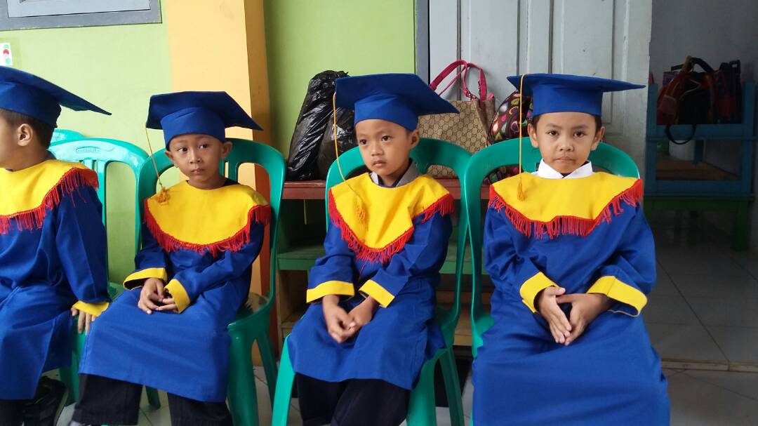 Detail Foto Wisuda Anak Tk Perempuan Nomer 25