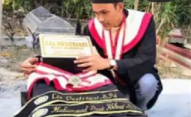 Detail Foto Wisuda Bareng Pasangan Nomer 36