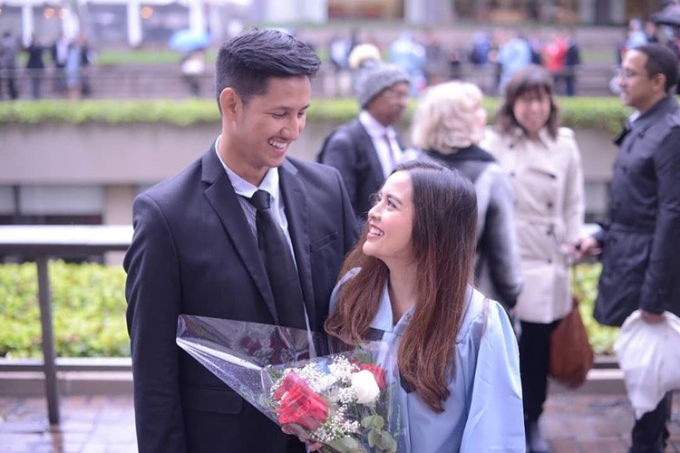 Detail Foto Wisuda Bareng Pasangan Nomer 40