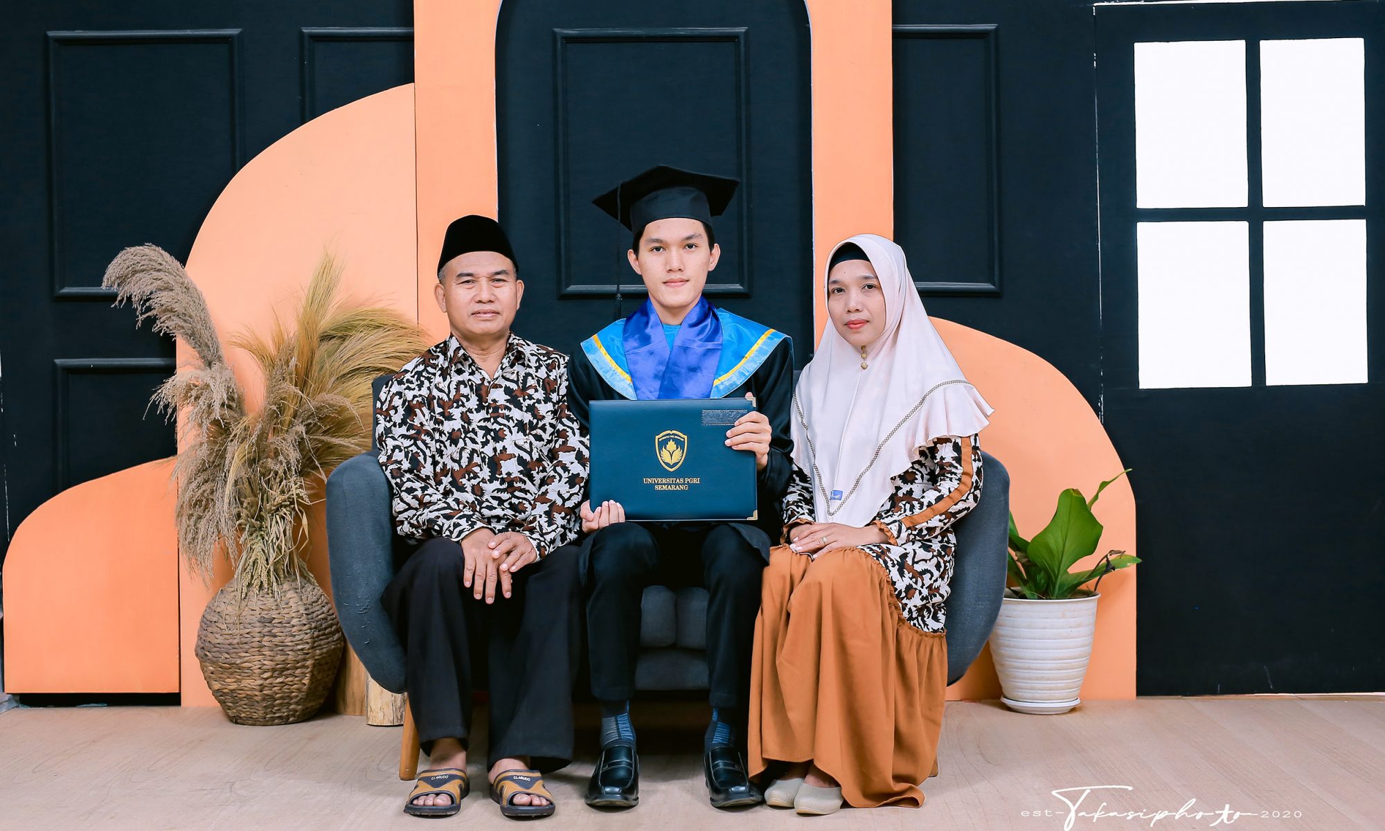 Detail Foto Wisuda Bareng Teman Nomer 23