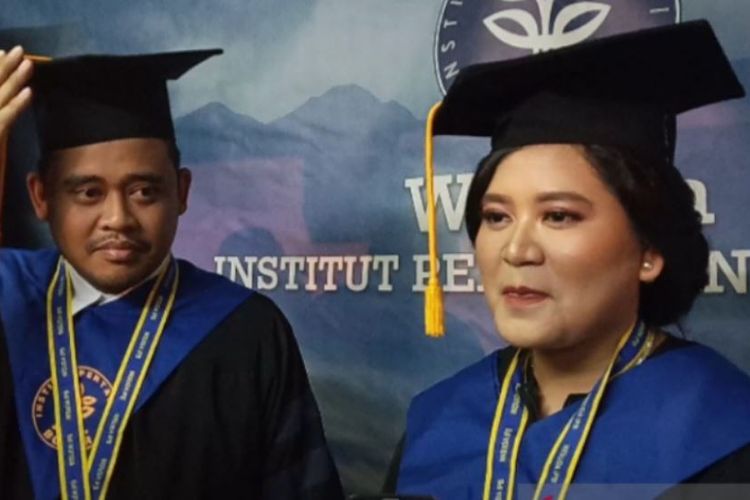 Detail Foto Wisuda Bersama Nomer 18