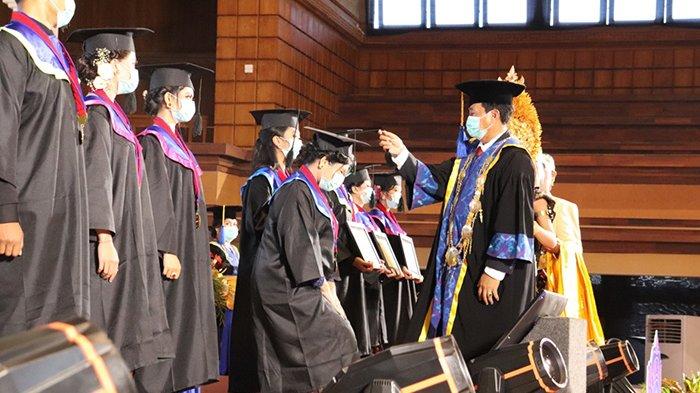 Detail Foto Wisuda Bersama Nomer 26