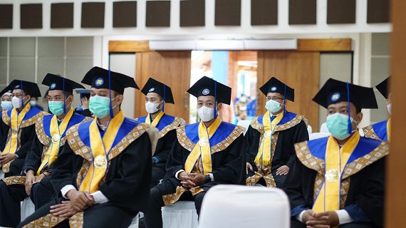 Detail Foto Wisuda Bersama Nomer 31