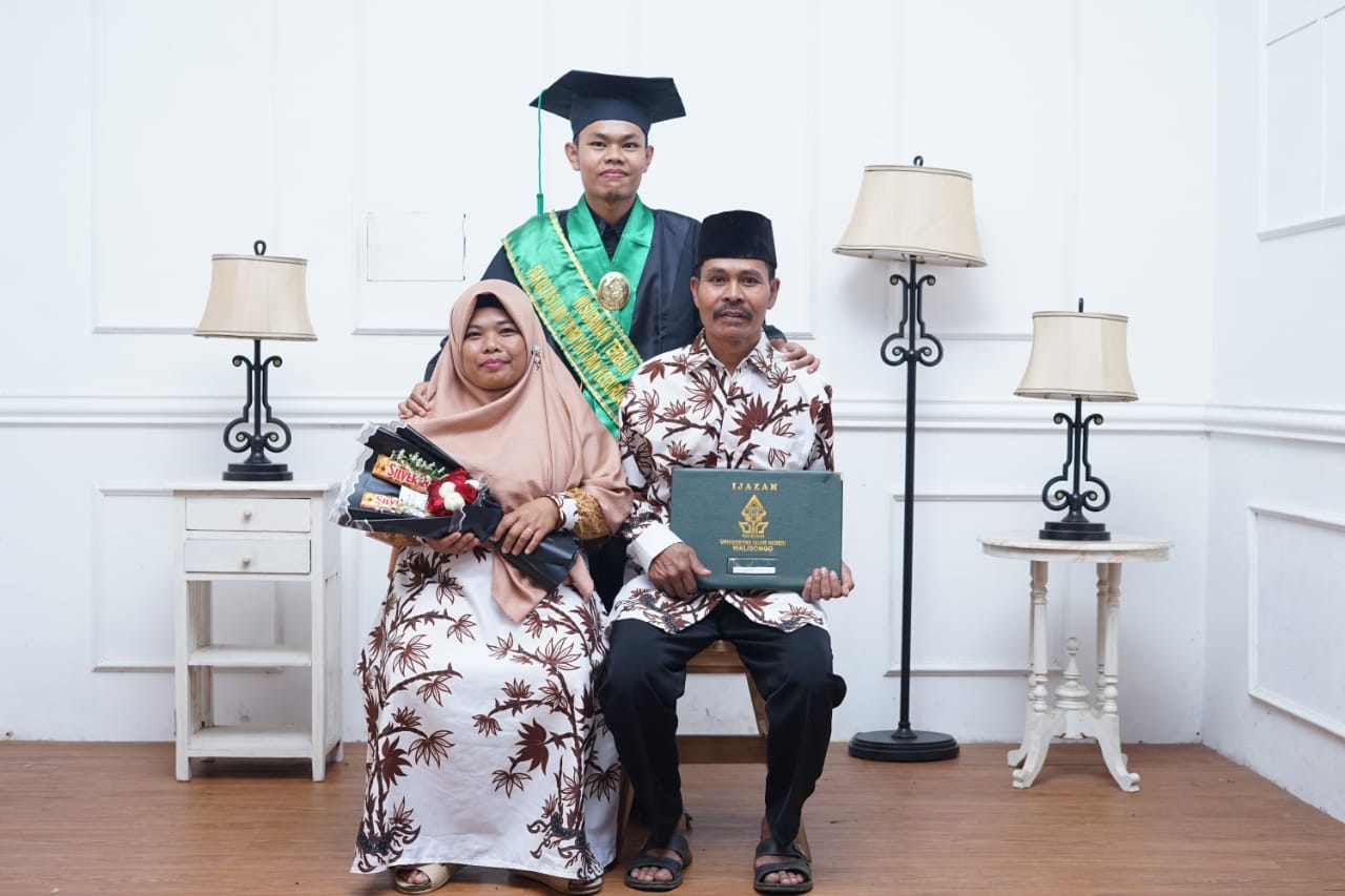 Detail Foto Wisuda Bersama Nomer 45