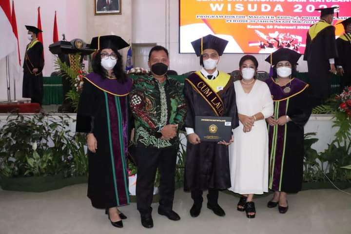 Detail Foto Wisuda Bersama Keluarga Nomer 40