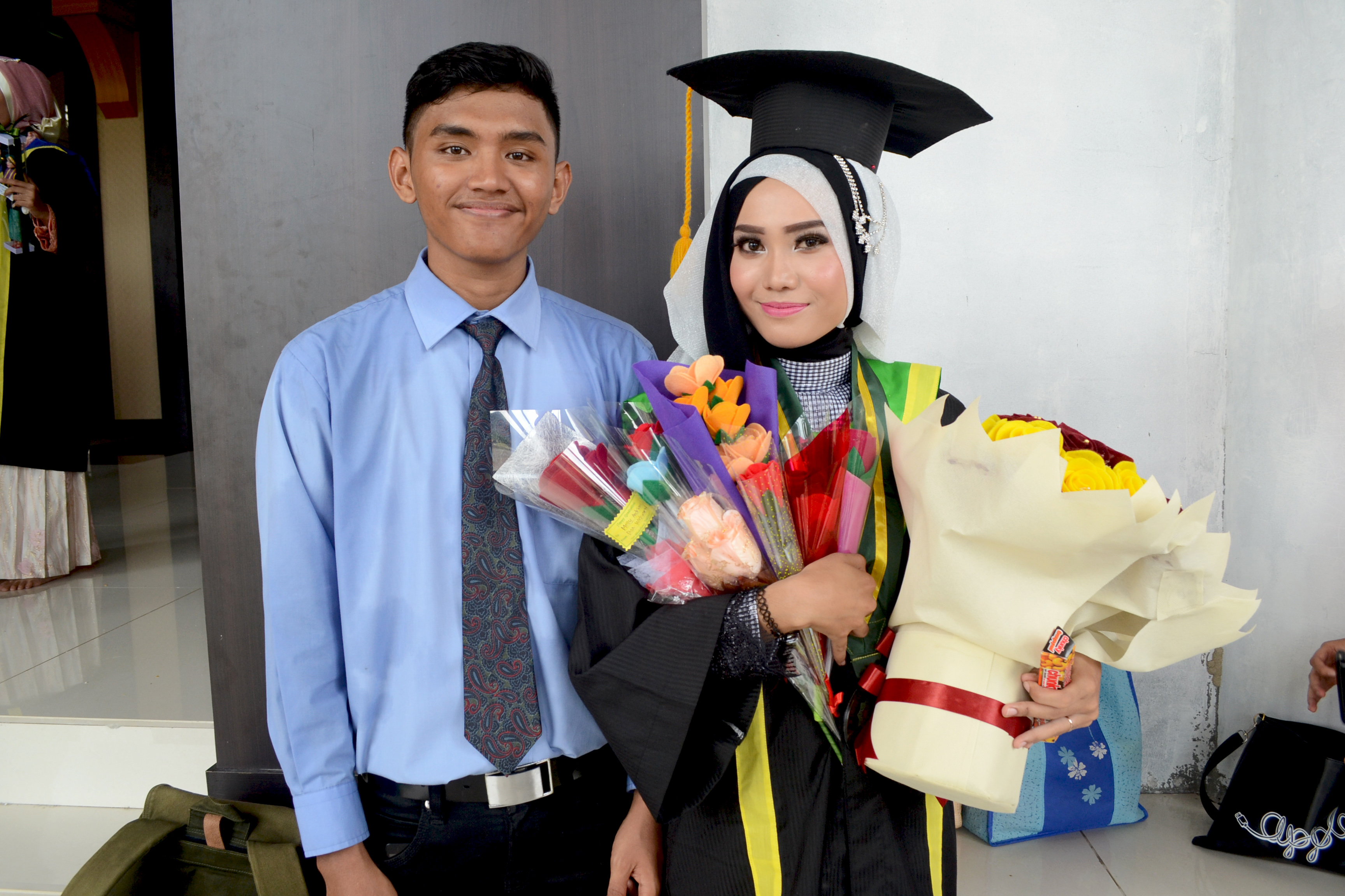 Detail Foto Wisuda Bersama Pacar Nomer 20