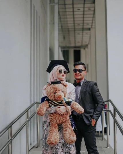 Detail Foto Wisuda Bersama Pacar Nomer 36