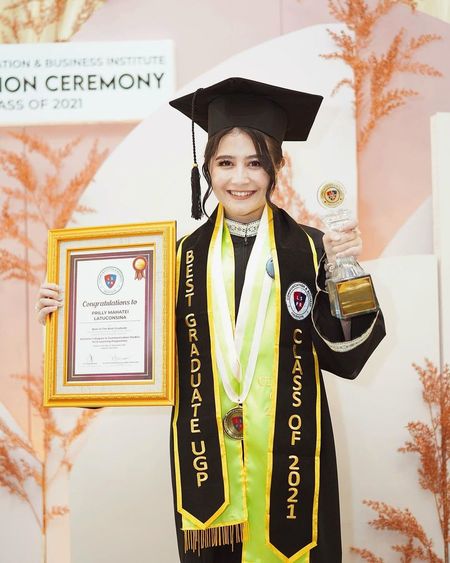 Detail Foto Wisuda Cantik Nomer 7