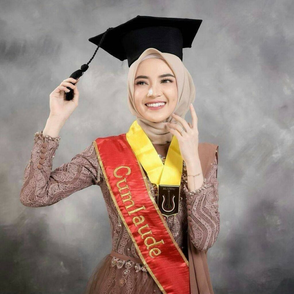 Detail Foto Wisuda Cowok Nomer 43