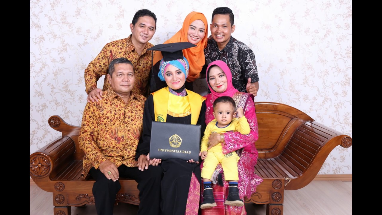 Detail Foto Wisuda Dengan Keluarga Nomer 33