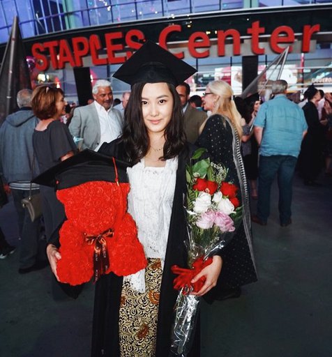 Detail Foto Wisuda Dengan Pacar Nomer 19