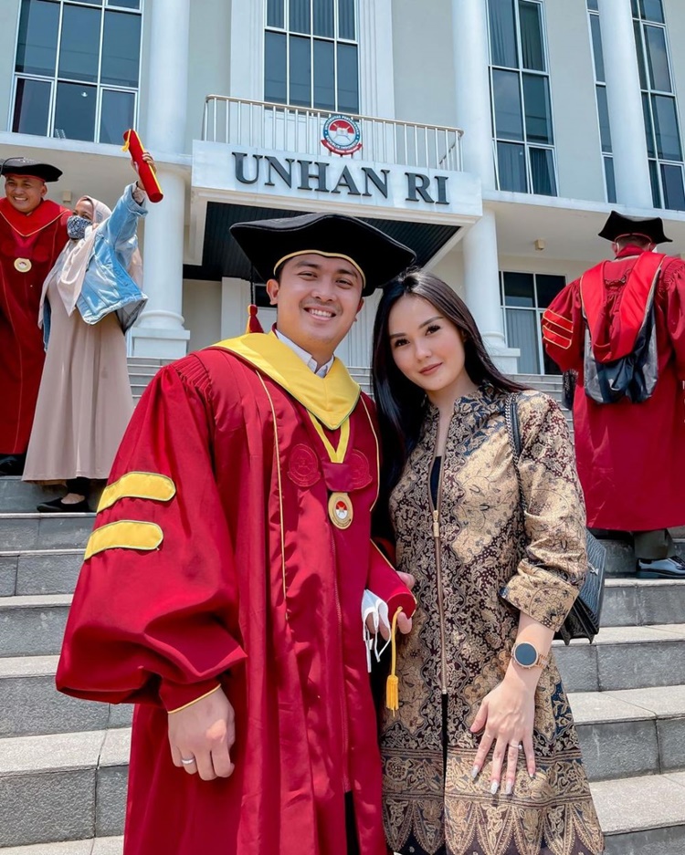 Detail Foto Wisuda Dengan Pasangan Nomer 18