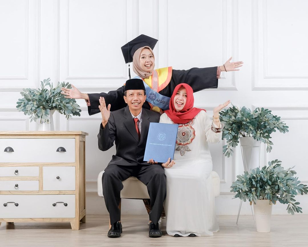 Detail Foto Wisuda Indoor Nomer 19