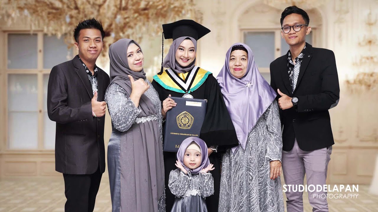 Detail Foto Wisuda Keluarga Di Studio Nomer 25