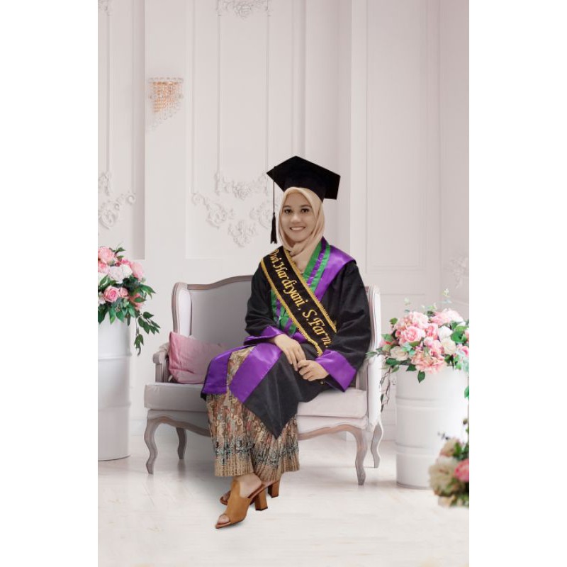 Detail Foto Wisuda Keluarga Studio Nomer 31