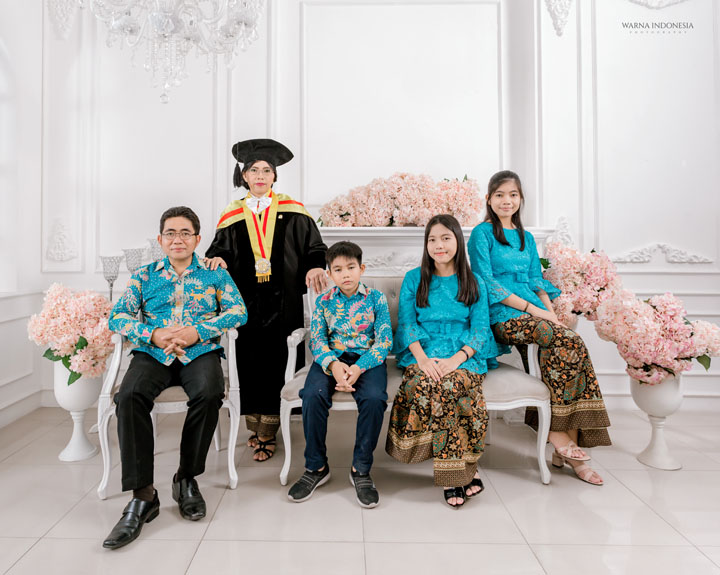 Detail Foto Wisuda Keluarga Studio Nomer 38