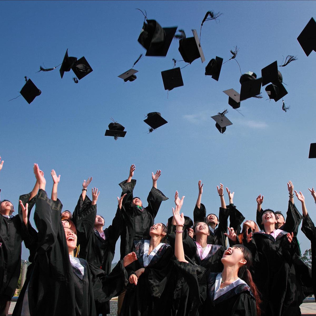 Detail Foto Wisuda Kuliah Nomer 7