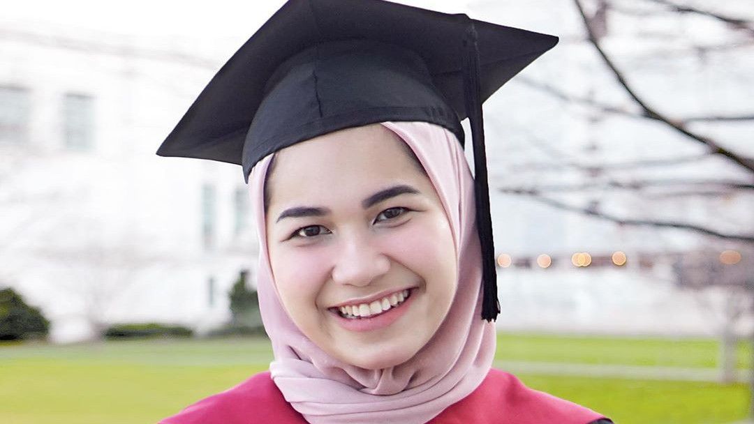 Detail Foto Wisuda Perempuan Nomer 5