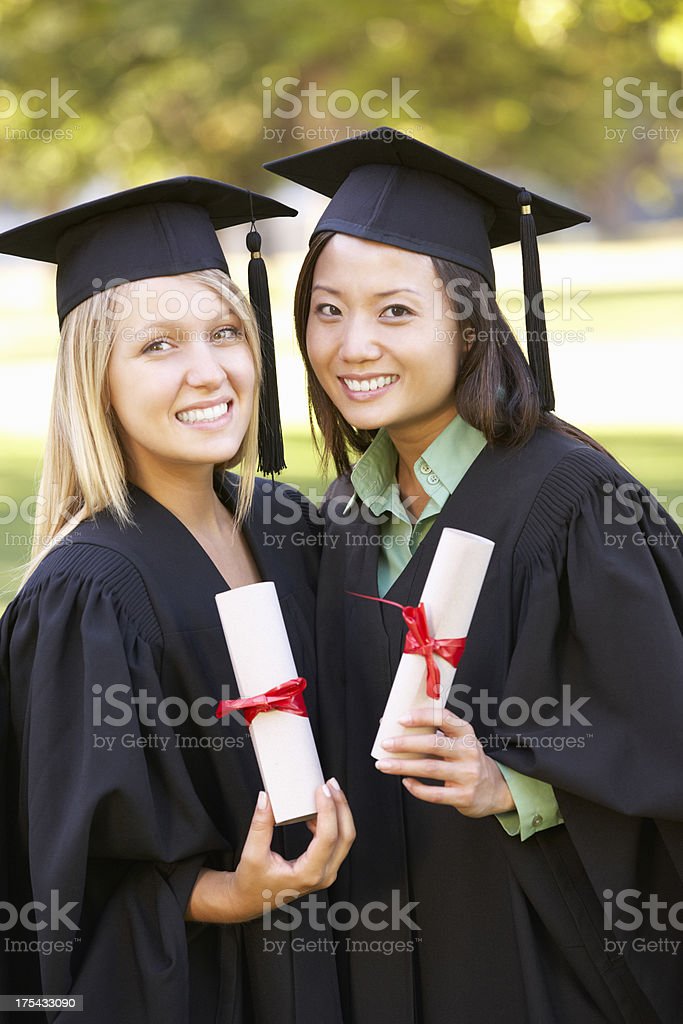 Detail Foto Wisuda Perempuan Nomer 48