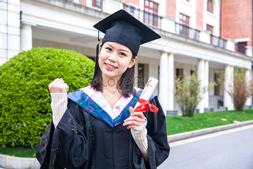 Detail Foto Wisuda Perempuan Nomer 6