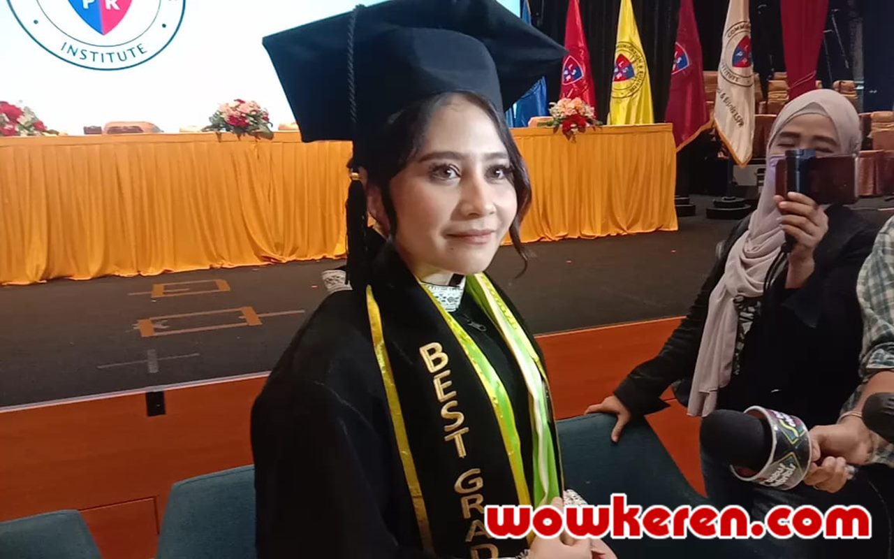 Detail Foto Wisuda Sama Pacar Nomer 49