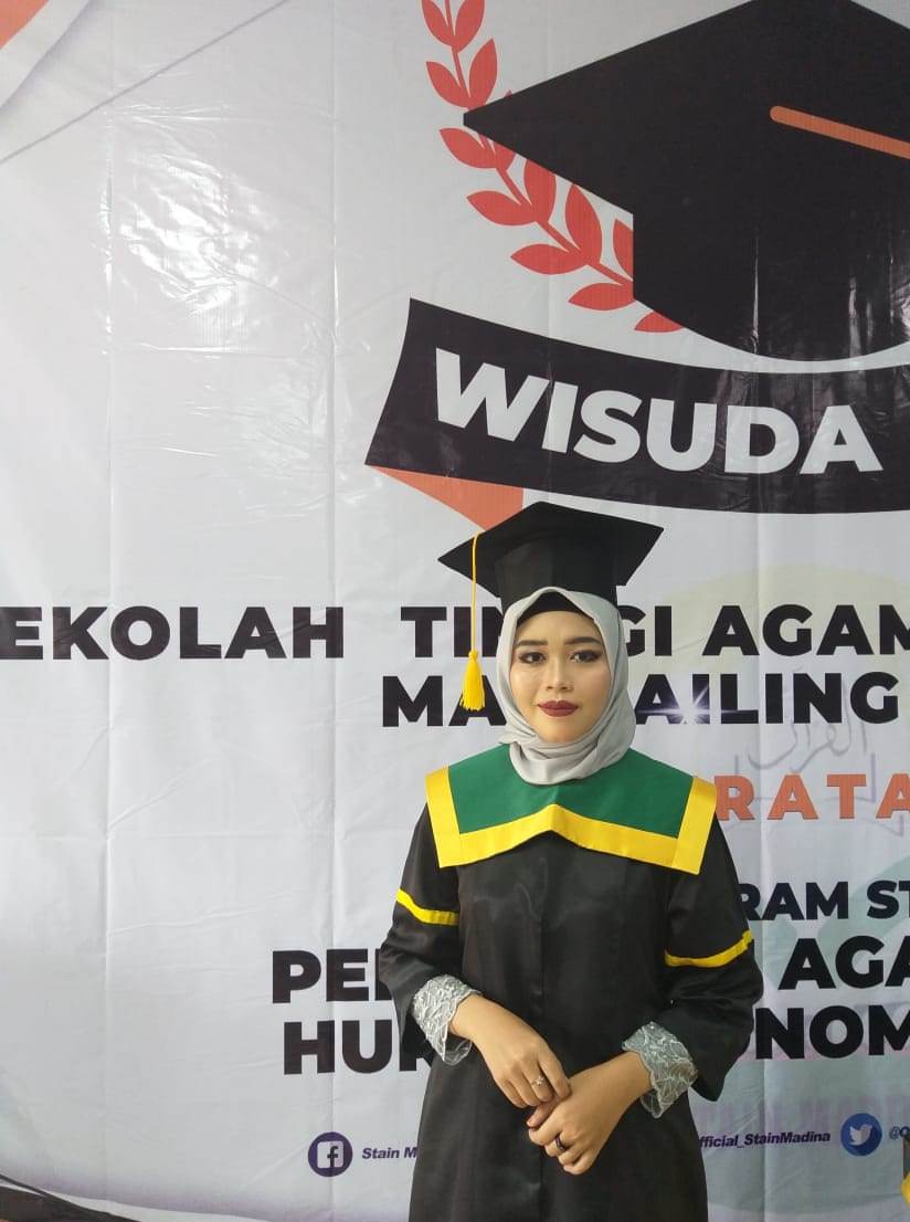 Detail Foto Wisuda Sarjana Nomer 43