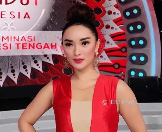 Detail Foto Zaskia Gotik Hot Nomer 21