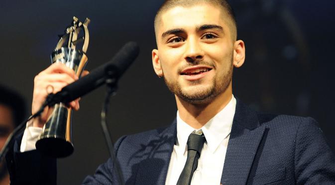 Detail Foto Zayn Malik Sedang Sholat Nomer 25