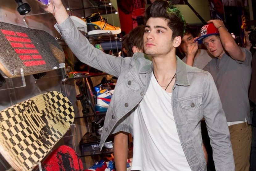 Detail Foto Zayn Malik Sedang Sholat Nomer 9