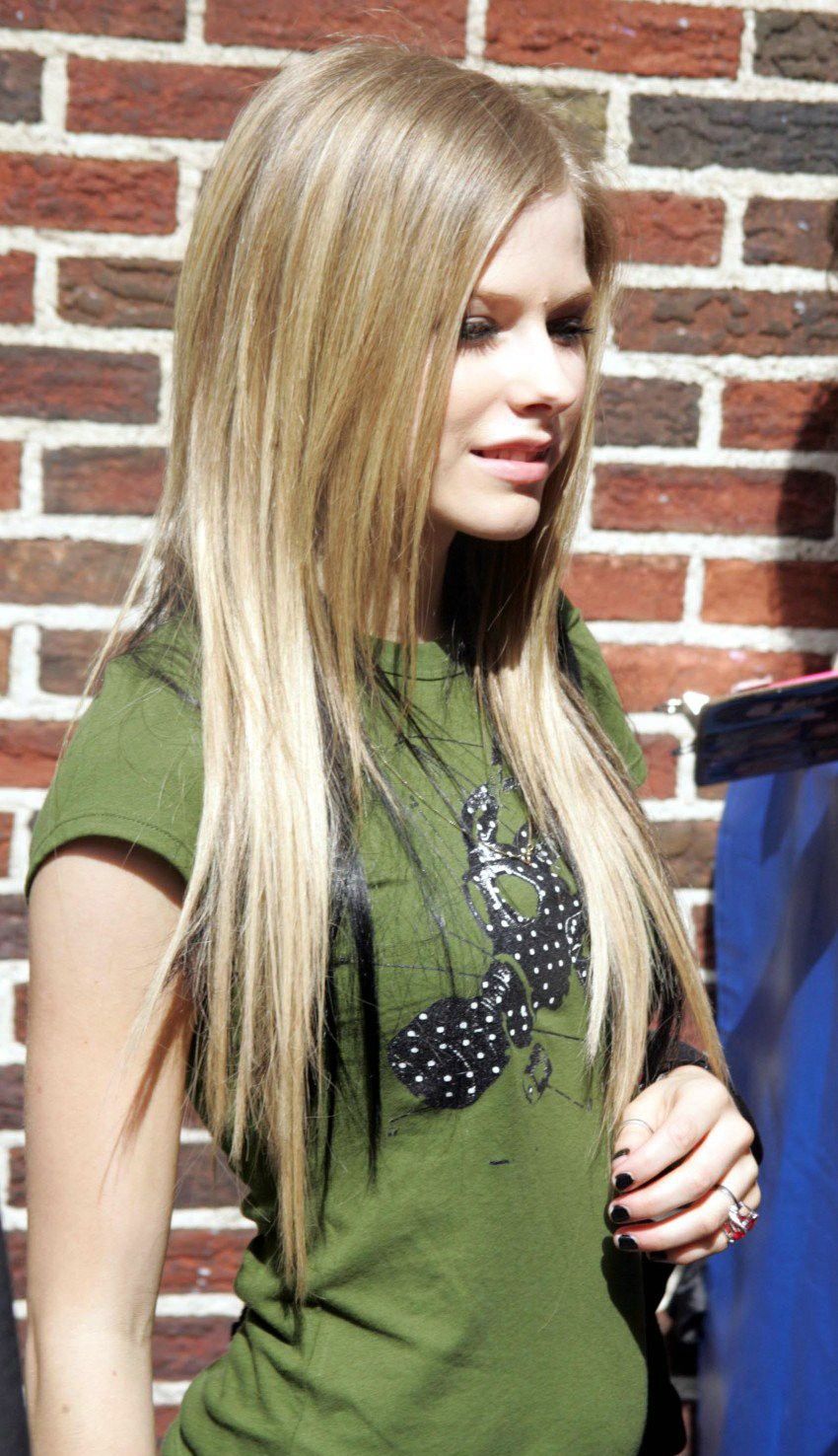 Detail Fotos De Avril Lavigne Nomer 3