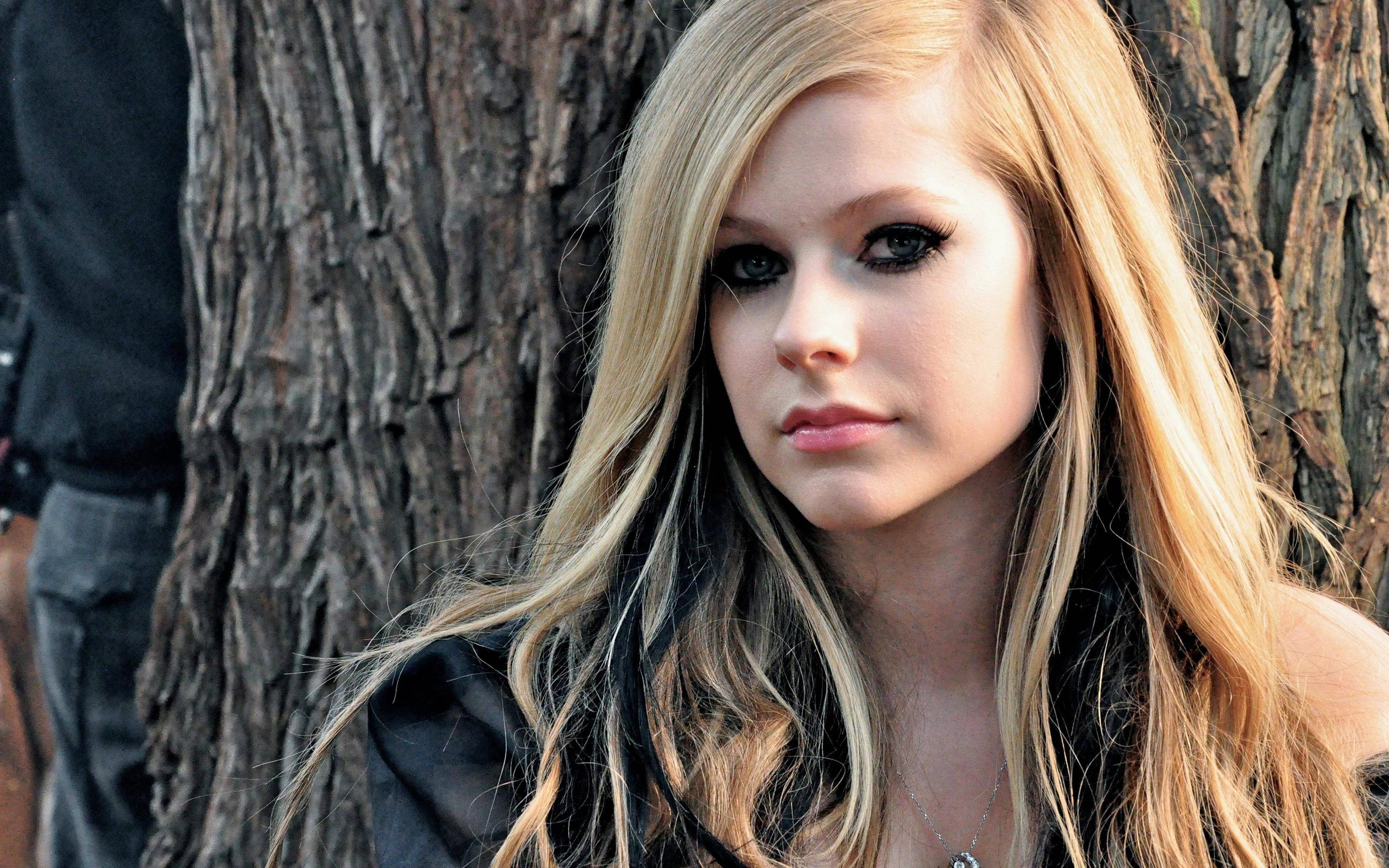 Detail Fotos De Avril Lavigne Nomer 25