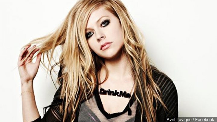 Detail Fotos De Avril Lavigne Nomer 47