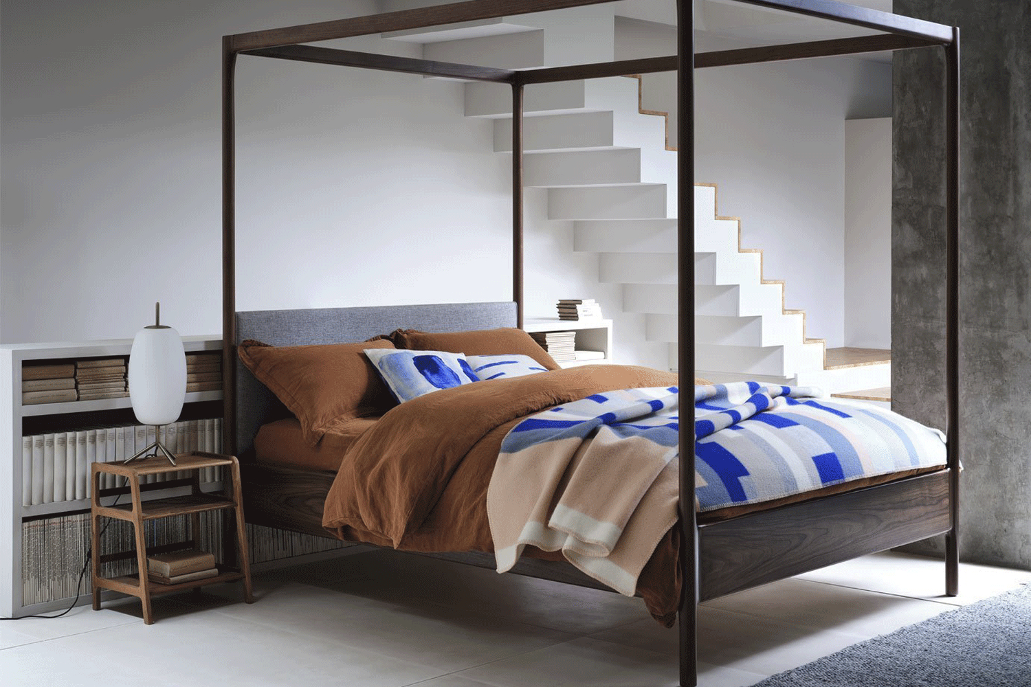 Detail Four Poster Bed Nomer 33