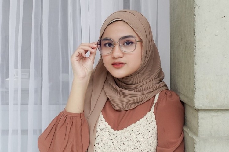 Frame Kacamata Wanita Wajah Bulat - KibrisPDR