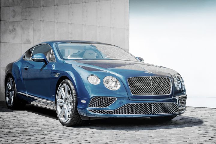 Detail Free Bentley Nomer 22