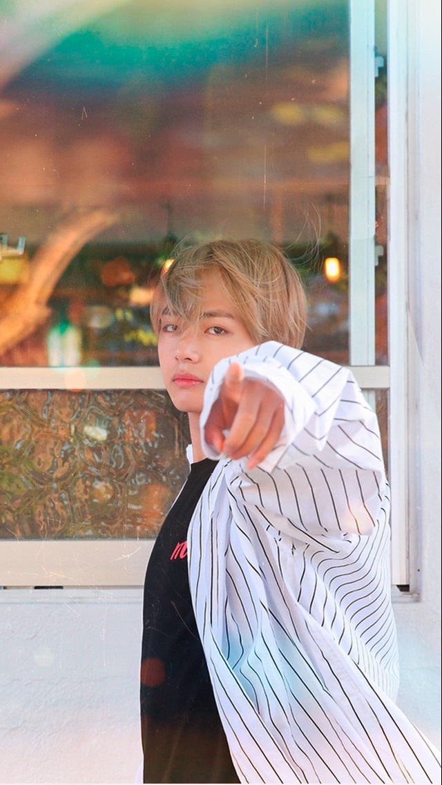 Detail Bts V Lockscreen Nomer 35