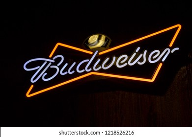 Detail Budweiser Logo Nomer 51