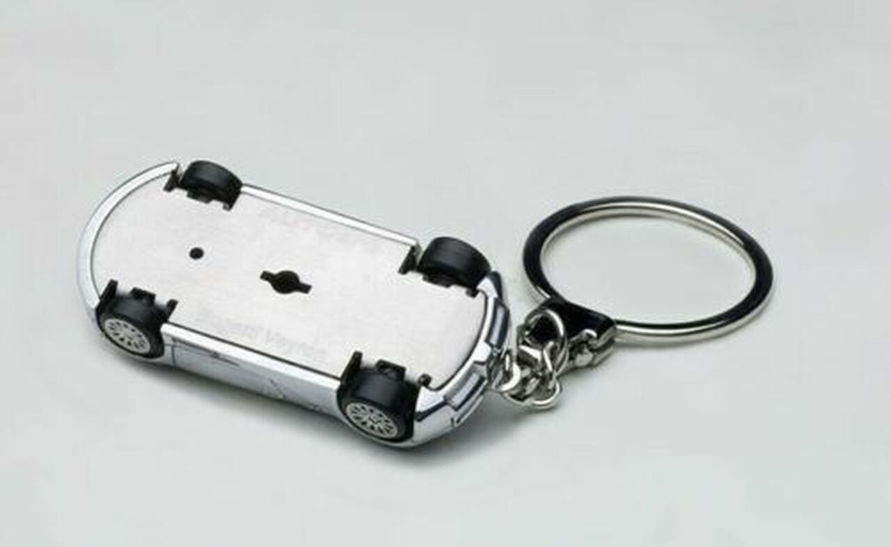 Detail Bugatti Keychain Nomer 19