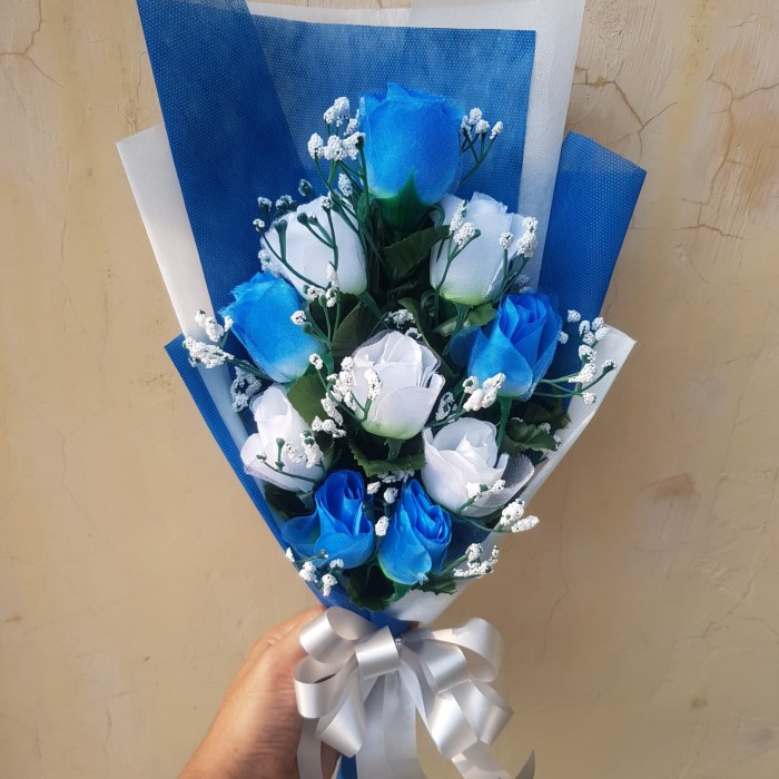 Detail Buket Bunga Warna Biru Putih Nomer 9