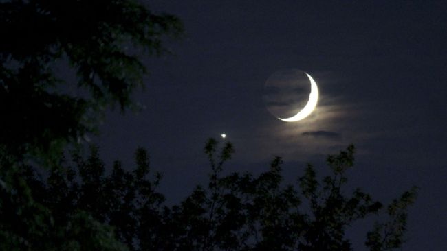 Bulan Terang Malam Ini - KibrisPDR