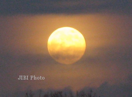 Detail Bulan Terang Malam Ini Nomer 50