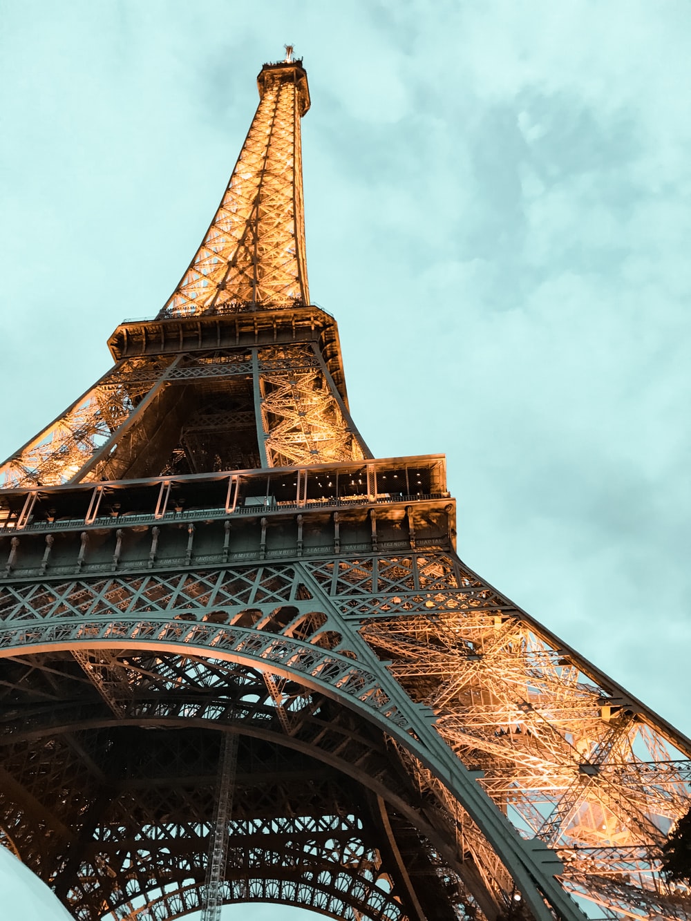 Detail Free Eiffel Tower Images Nomer 35