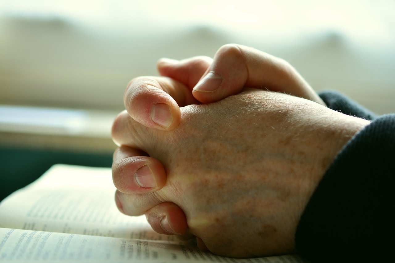 Detail Free Images Of Praying Hands Nomer 28