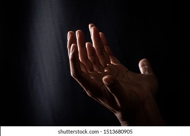 Detail Free Images Of Praying Hands Request Nomer 11